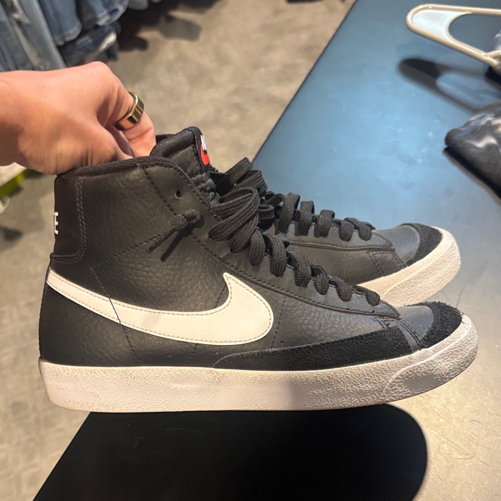 Nike Men's Black and White Sneakers